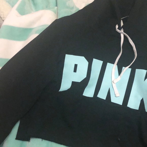 Victoria’s Secret PINK long sleeve crop with hood - Picture 4 of 4